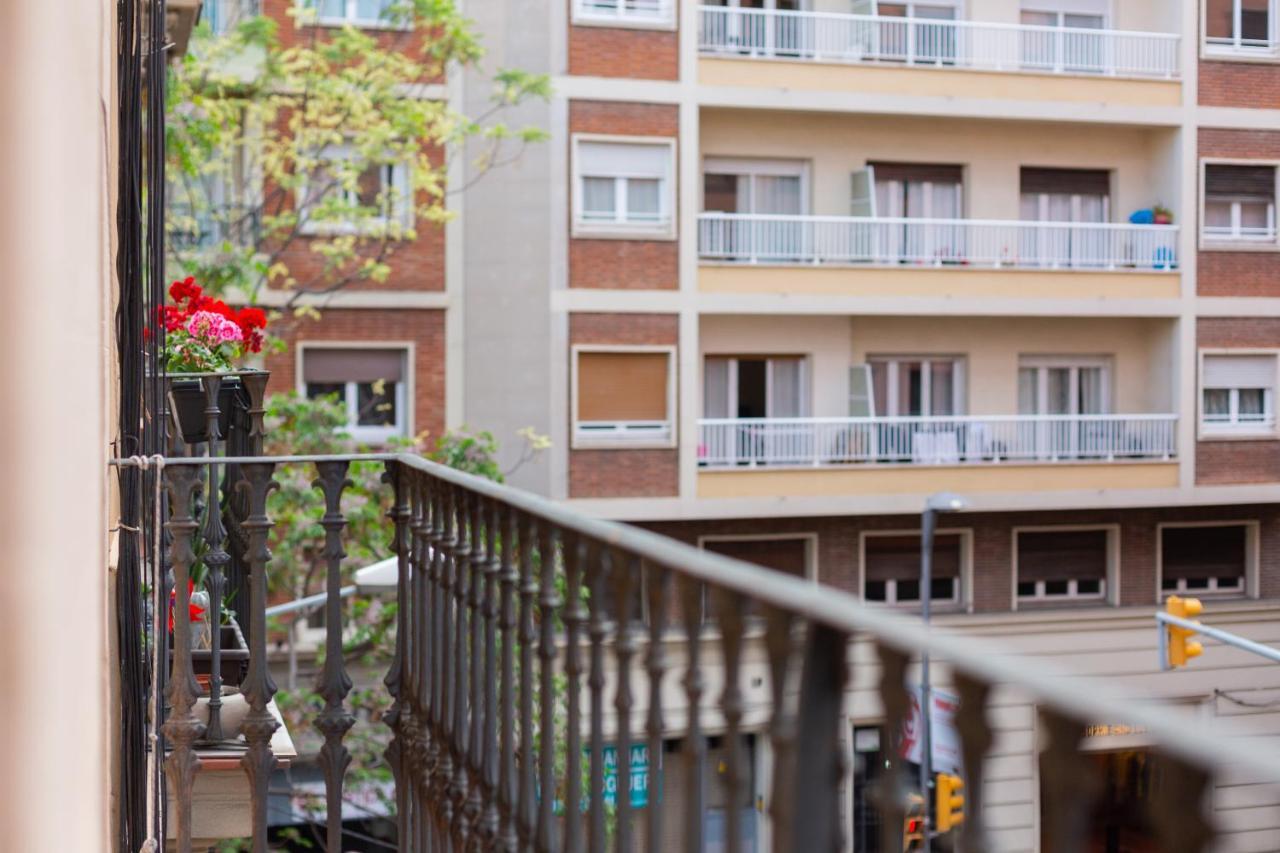 Aparteasy - Turo Park With Lovely Balcony Barcelona Exteriör bild