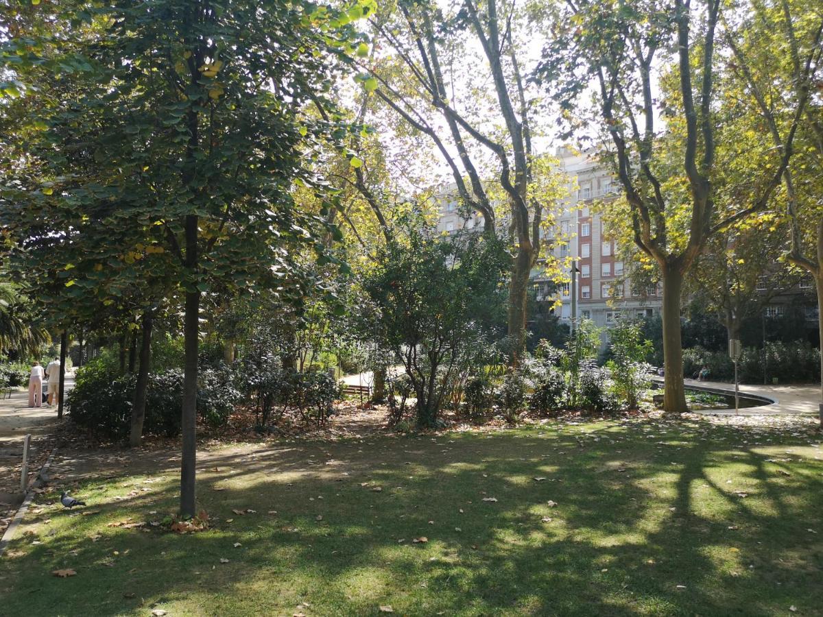 Aparteasy - Turo Park With Lovely Balcony Barcelona Exteriör bild